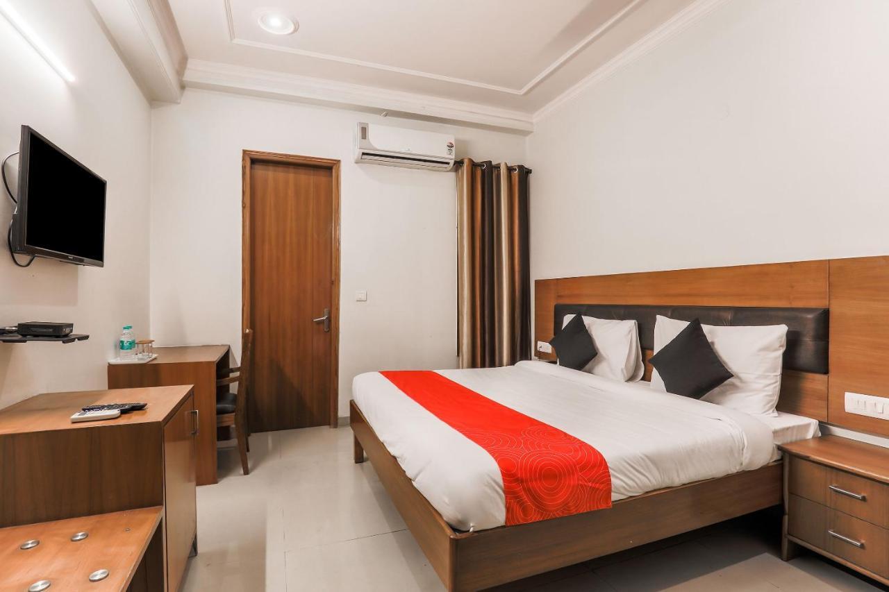 Collection O 426 Red Carpet Hotels Noida Eksteriør billede