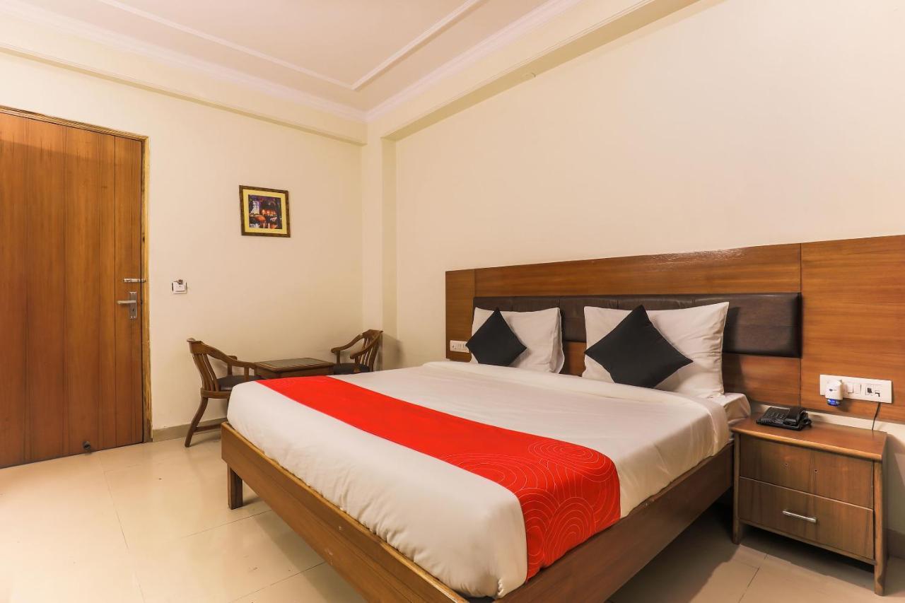 Collection O 426 Red Carpet Hotels Noida Eksteriør billede